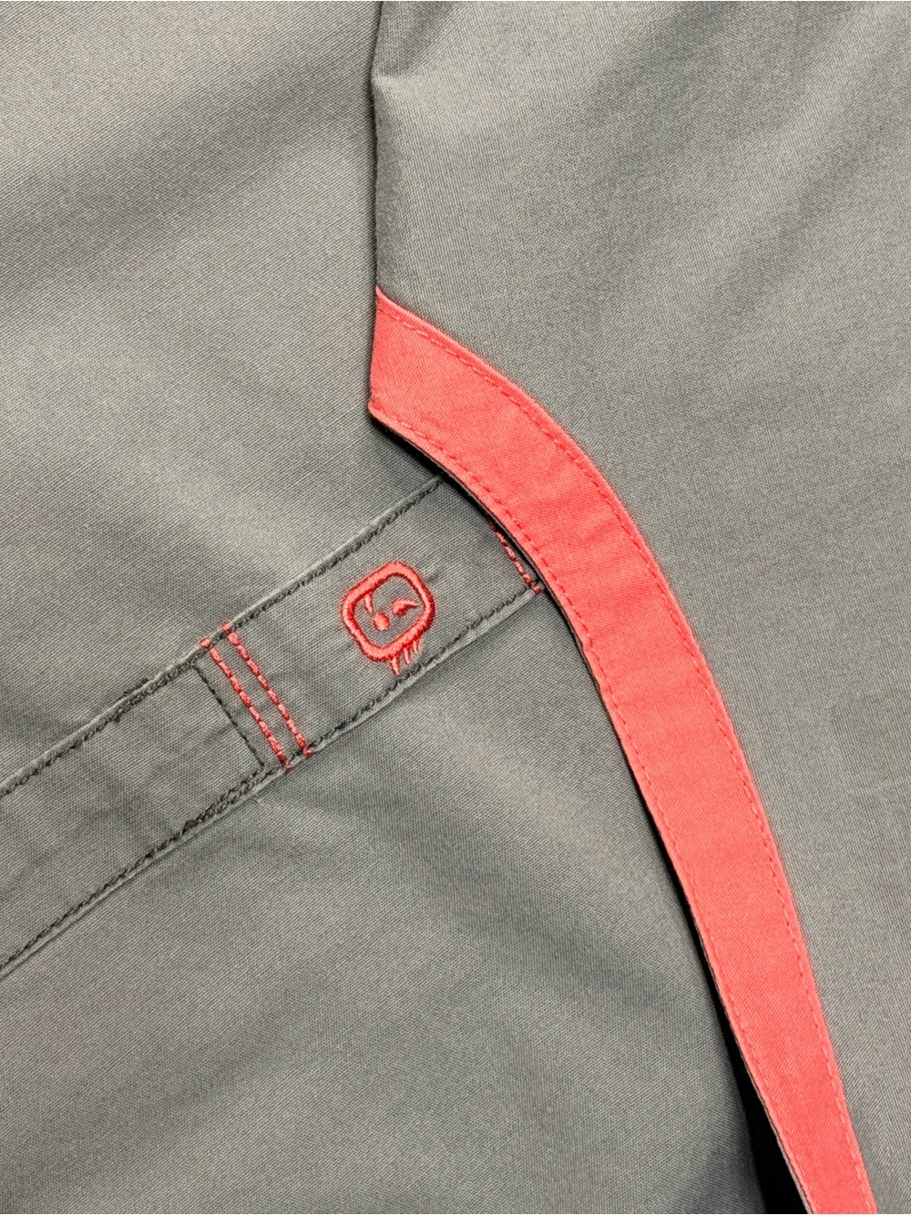 WonderWink Women’s Gray Medical Scrub Top with Pink Stitch Accents - Picture 4 of 4